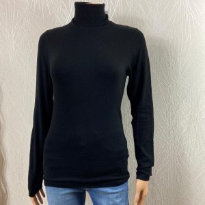 Pull moulant noir col roulé bords côtelés modèle Ihmafa Ichi