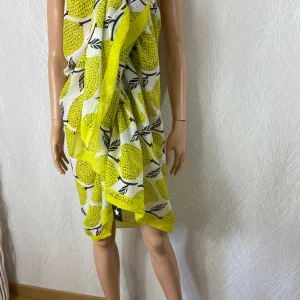 Paréo jaune plage piscine motifs citron ChicOsoleil