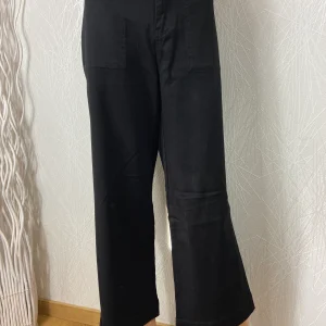 Pantacourt noir coupe retro vintage taille haute Desires