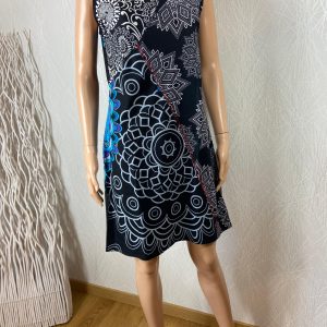 Robe noire coton sans manches motifs coupe droite Aller Simplement