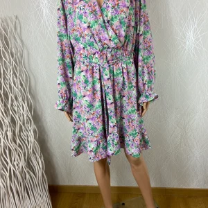 Robe mauve fleurie Pomme Rouge