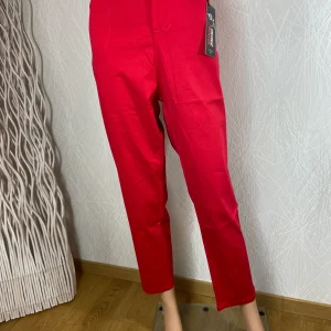 Pantacourt rouge taille haute coupe droite Pomme Rouge