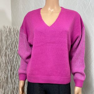Pull rose col V bords côtelés modèle Bymillox Vneck Jumper B.Young