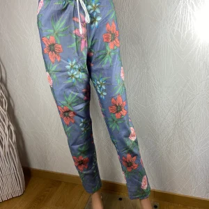 Pantalon fleuri taille élastique de la marque Made In Italy