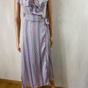 Robe portefeuille rayée sans manches avec volants In April 1986