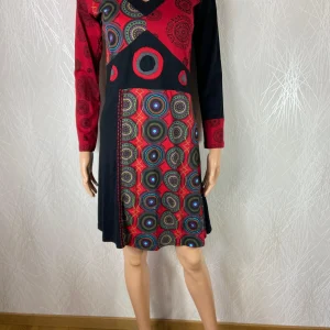 Robe rouge et noire en coton à motifs géométriques col V Aller Simplement