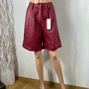 Short long rouge cuir synthétique taille haute coupe ample Made In Italy