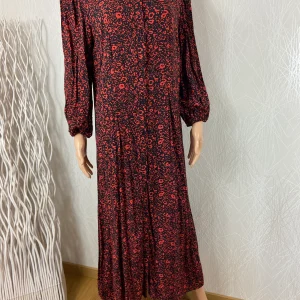 Robe longue rouge et noire coupe large évasée manches 3/4 Desires