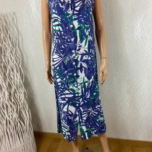Robe longue motifs fleurs sans manche boutonnée de la marque 3322