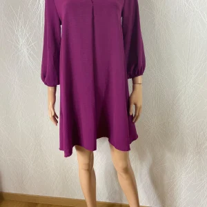 Robe violette manches longues coupe droite