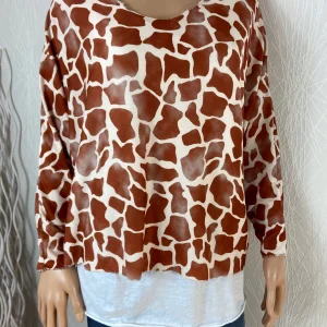 Superposition blouse ample à motif animalier et top blanc Made In Italy