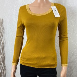 Pull fin moutarde près du corps dentelle Made In Italy