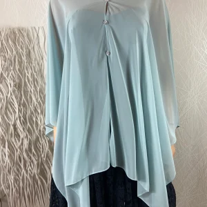 Châle ou cape bleu ciel avec 7 façons de le porter Lyman