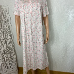 Nuisette coton blanche motif fleurs manches courtes Peignora