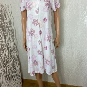 Nuisette blanche coton motif fleuri manches courtes Peignora