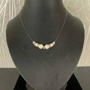 Collier de dos élégant avec perles et strass pour mariage ou cérémonie