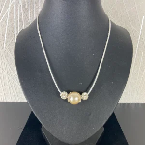 Collier avec grande perle blanche et brillants strass Anastasia