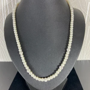 Collier de perles et strass