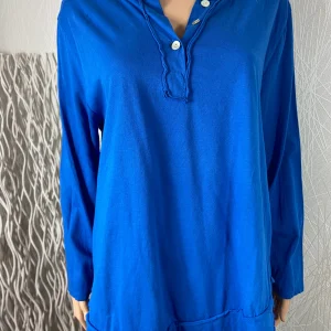 T-shirt bleu manches longues 100% coton de la marque Made in Italy