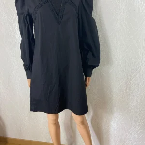 Robe noire à manches longues en coton broderie et dentelle Drôles de copines