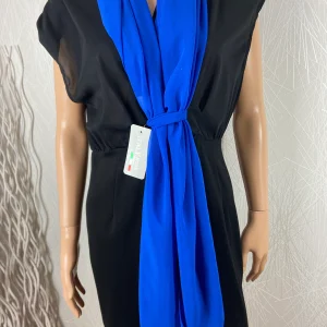 Écharpe cravate en voile bleu roi  Made In Italy