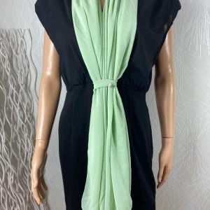 Écharpe cravate en voile vert pâle Rinascimento