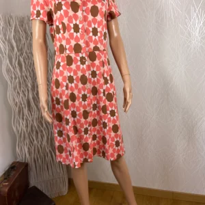 Robe rose manches courtes Imelda Flowery Tile Rust Who’s That Girl