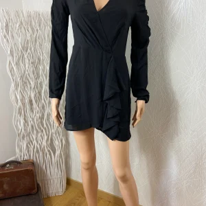 Robe courte noire tissu voile manches longues cache-coeur Contemplay