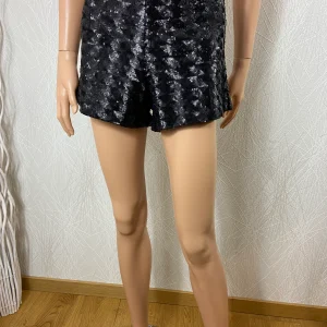 Short noir de fêtes soirée sortie cocktail paillettes sequins noirs IVIVI
