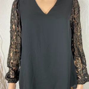 Blouse dentelle chic festive noire et dorée Daniela Cool