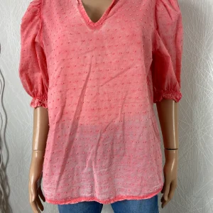 Blouse plumetis manches courtes rose Andromede - Taille Unique