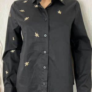 Chemisier noir broderies dorées 100 % coton Daphnea Paris