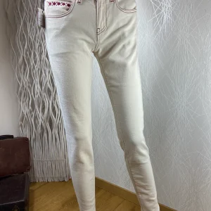 Jean coupe boyfriend slim modèle Bamboo Loose Off White Notify Jeans