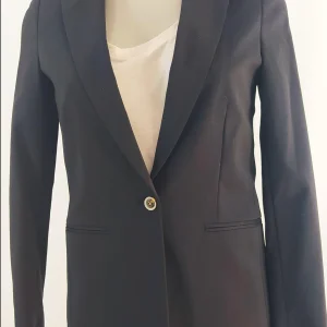 Veste noire doublée coupe droite intemporelle tissu stretch MKT Studio