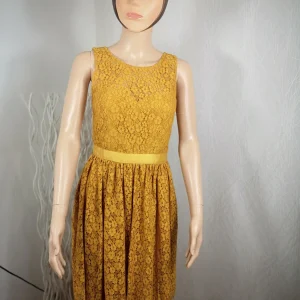 Robe doublée sans manches dentelle fleurie ajourée Naf Naf