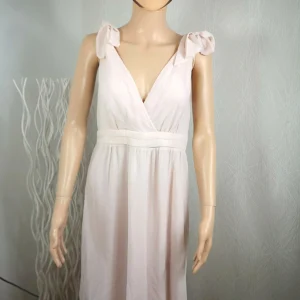 Robe de fête rose poudré decolleté bretelles flot dos nu Naf Naf