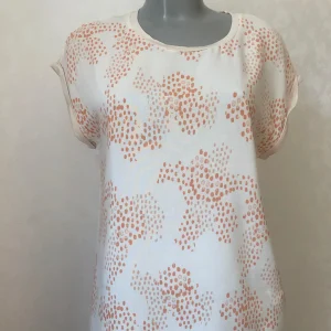 T-shirt beige motif orange manches courtes de Peppercorn