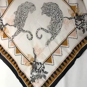 Foulard 100 % coton à motif panthère MKT Studio