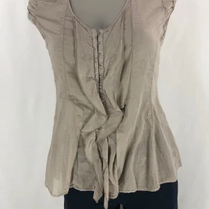 Chemisier beige en coton manches rases lacet et agraffes Maé Mahé