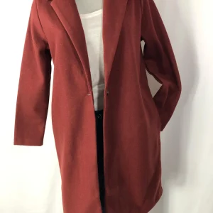 Manteau rouge acajou mi-long coupe droite classique Deeluxe
