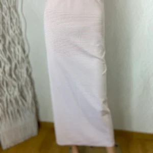 Jupe longue rose rayures blanches taille haute élastique coupe droite Edmond Boublil