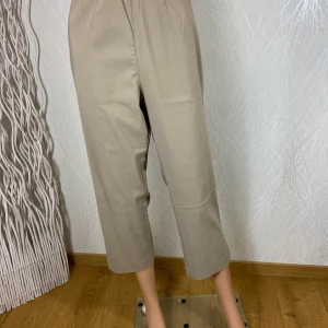 Pantacourt beige léger stretch taille haute élastique coupe droite Ulla Popken