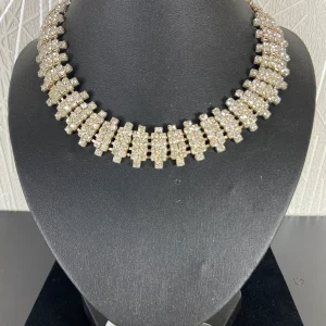 Ensemble parure strass collier et boucles d’oreilles pendantes