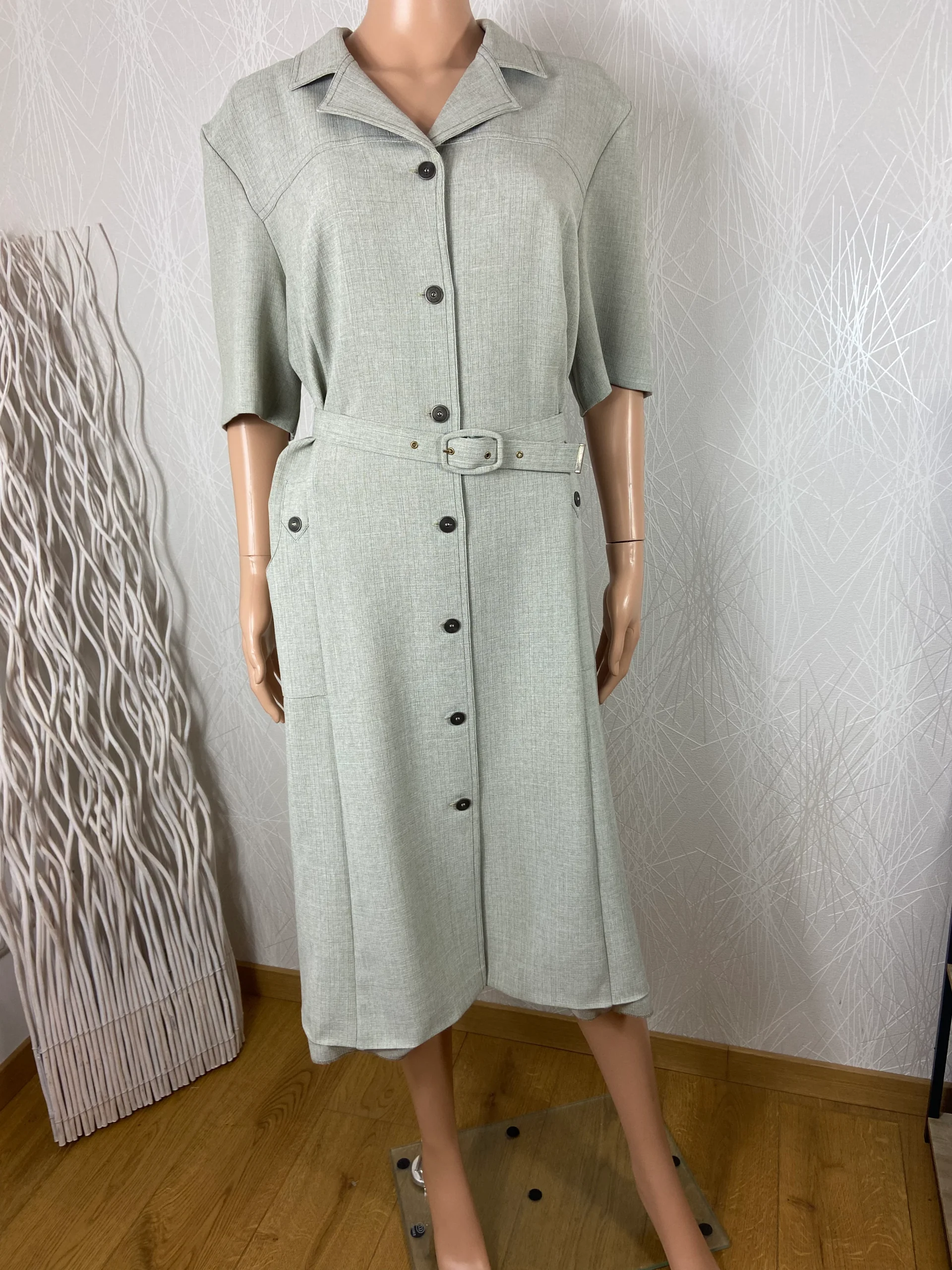 Robe midi manches courtes boutonnée coupe droite Gévana