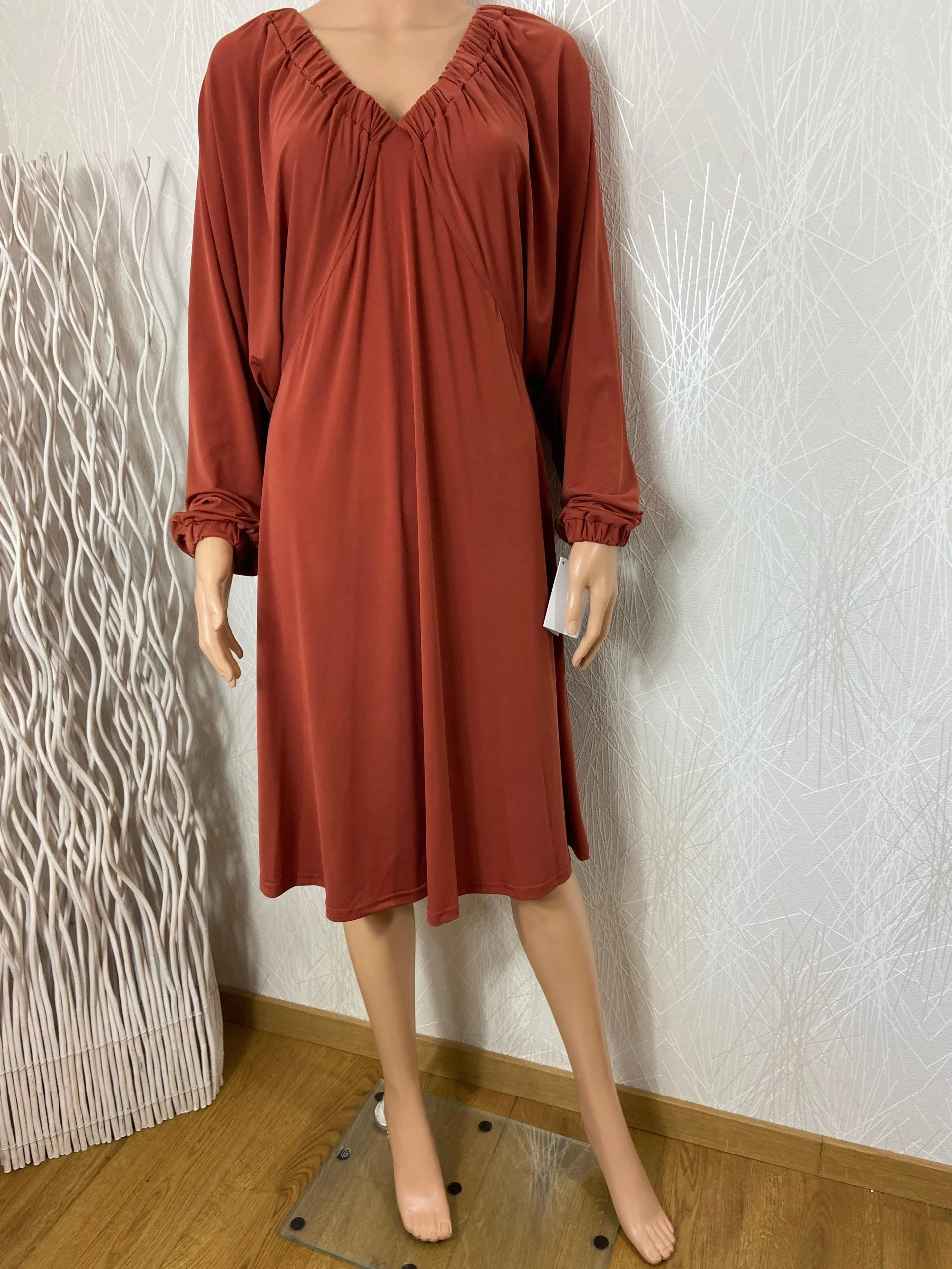 Robe marron jeu de plis manches longues chauve-souris Edmond Boublil