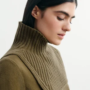 Plastron court à côtes