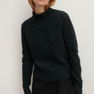 Col montant à torsades