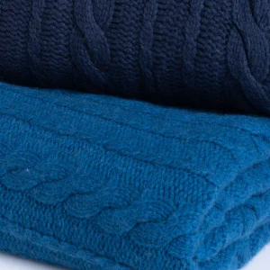 100% CASHMERE KNITTED CABLE BLANKET. 17562/18