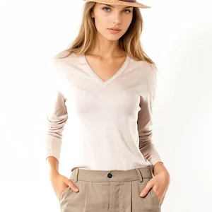 WOMEN'S 80% CASHMERE 20% SILK LIGHTWEIGHT V-NECK. 77200/10ML