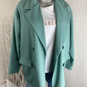 Veste doublée couleur vert d'eau coupe droite Adilynn